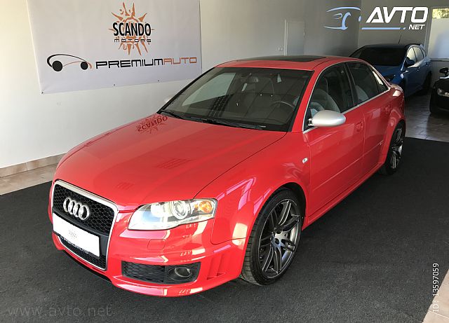 Audi&nbsp;RS4&nbsp;<small><strong>4.2 quattro</strong></small>