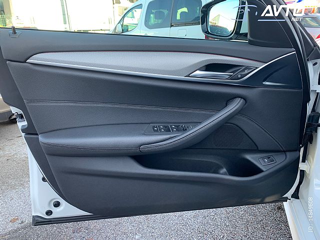 BMW serija 5 Touring 520d xDrive Avt. M SPORT Navi Kamera LED PDC