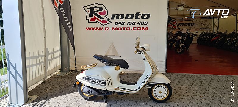 2021 Piaggio Vespa 946 - Christian Dior 