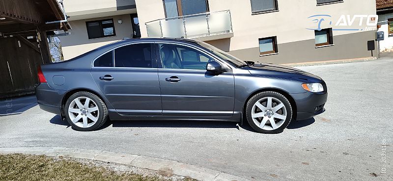 Volvo S80 <small><strong>AWD V8</strong></small>