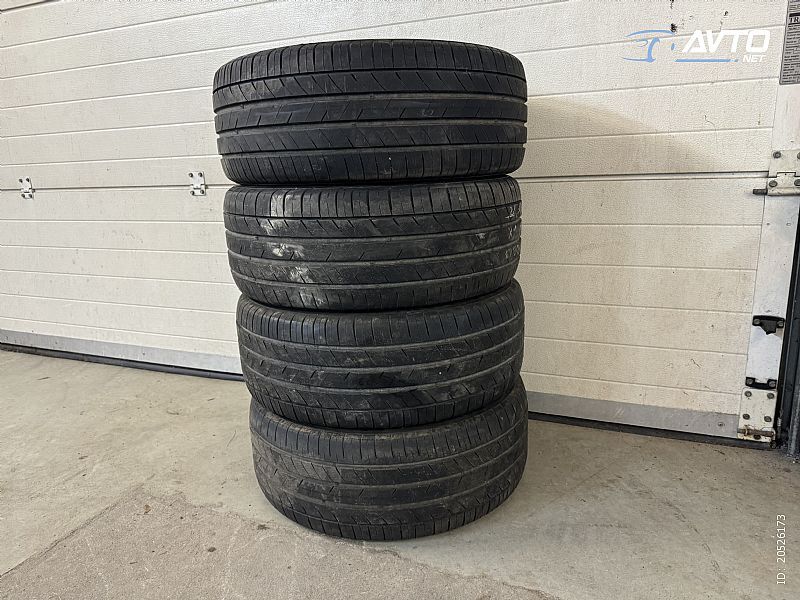 Kumho ECSTA H52 <small>235 / 45  R 17</small>