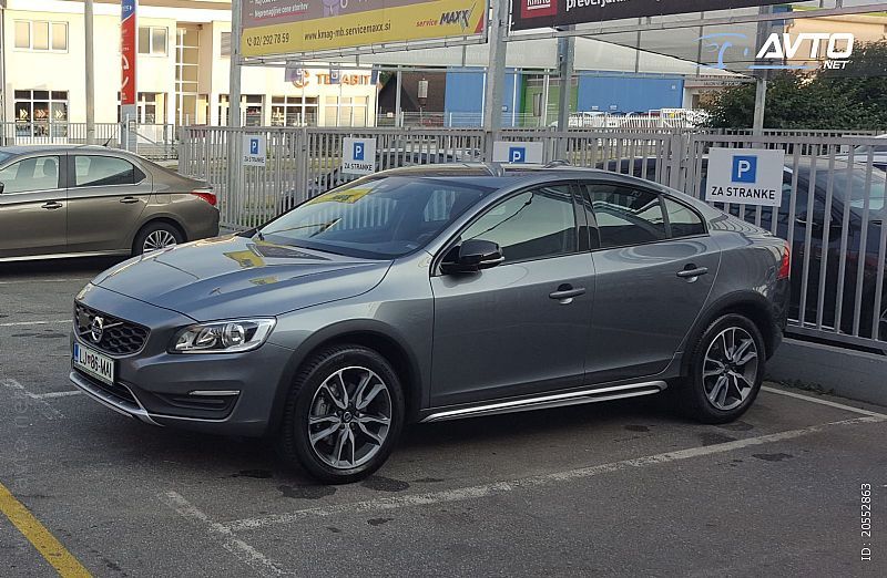 Volvo&nbsp;S60 Cross Country&nbsp;<small><strong>D3 A Momentum</strong></small>