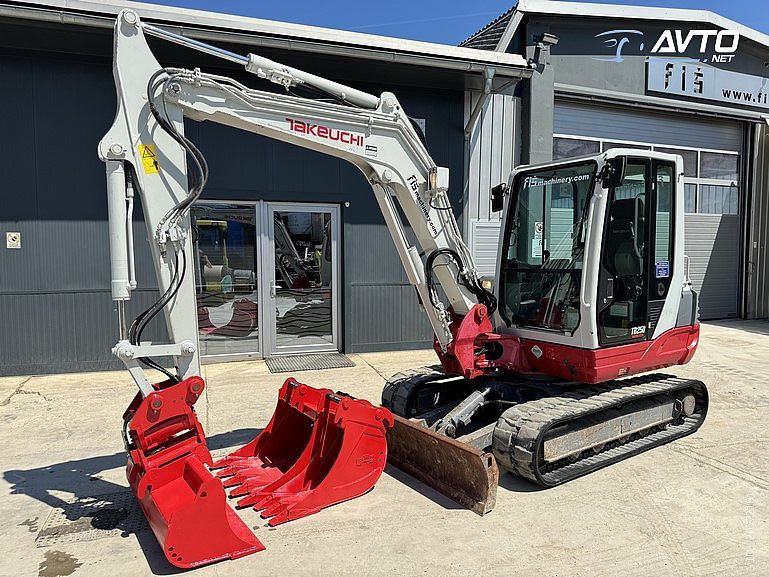 Takeuchi TB250 - 3X LICA - POWERTILT - 2675 DELOVNIH UR <small><strong></strong></small>