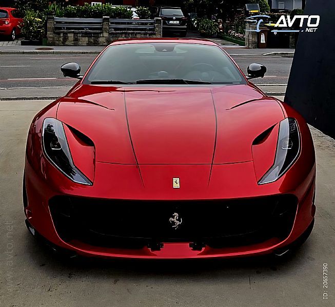 Ferrari&nbsp;812&nbsp;<small><strong>SUPERFAST 6.5 V 12</strong></small>