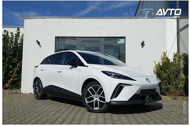 MG&nbsp;MG4&nbsp;<small><strong>LUXURY 150KW 64 kWh 7-LETNA GARANCIJA</strong></small>
