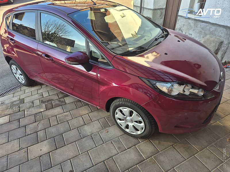 Ford&nbsp;Fiesta&nbsp;<small><strong>Ghia 1.4l  16V</strong></small>