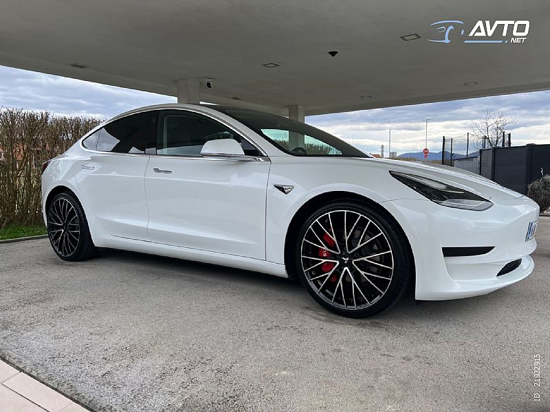 Tesla&nbsp;Model 3&nbsp;<small><strong>RWD garancija</strong></small>