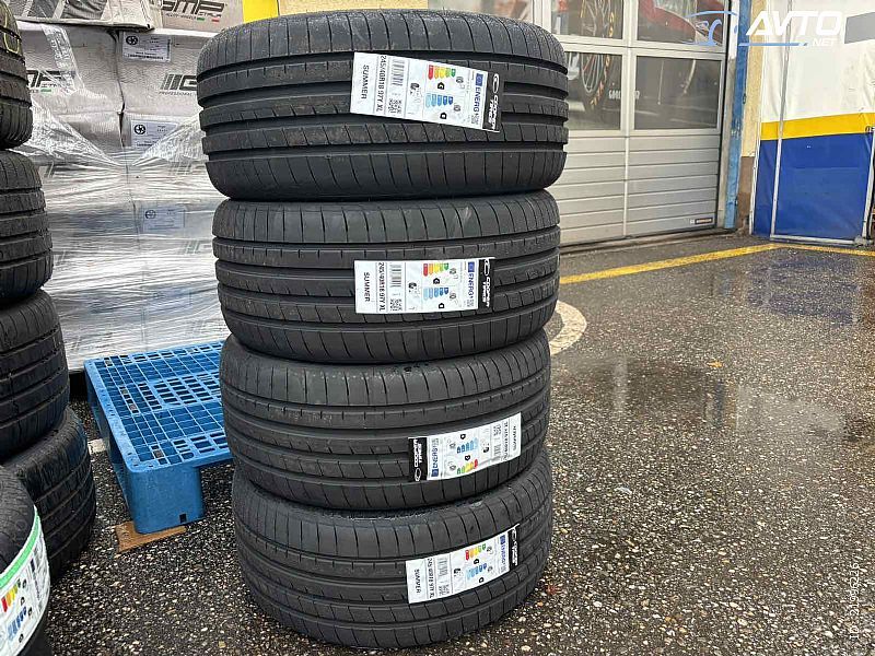 Cooper&nbsp;SUMMER&nbsp;<small>245&nbsp;/&nbsp;40 &nbsp;R&nbsp;18</small>