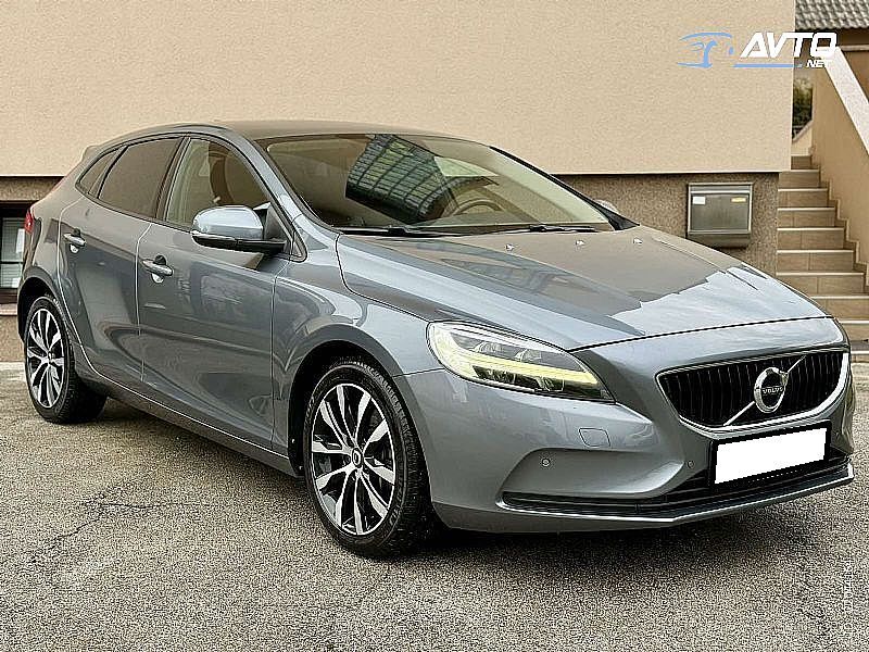 Volvo&nbsp;V40&nbsp;<small><strong>2.0 D3 SIGNATURE EDITION LED. PDC. NAVI. GRE. SEDE</strong></small>