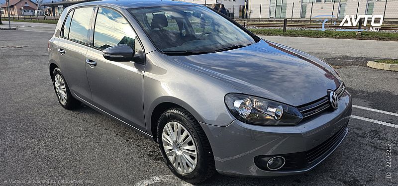 Volkswagen&nbsp;Golf&nbsp;<small><strong>1.6 Comfortline 75  102 </strong></small>