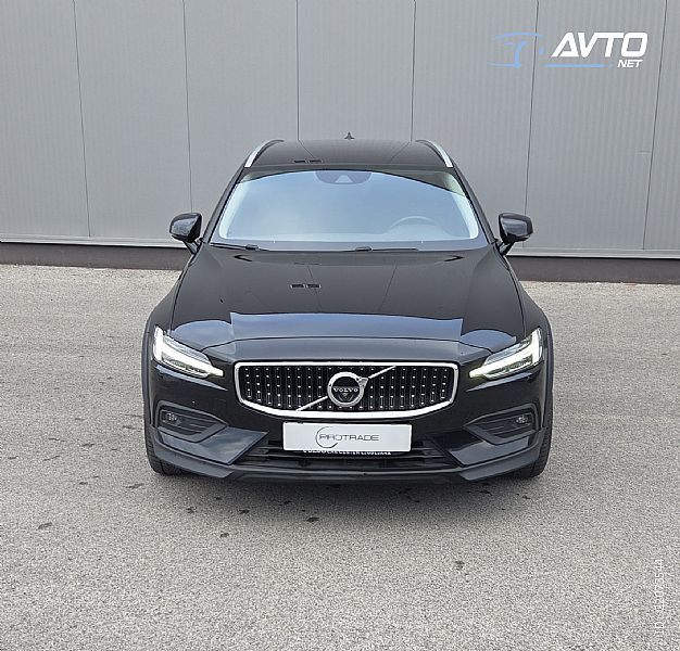 Volvo&nbsp;V60 Cross Country&nbsp;<small><strong>B5P AWD AUT Cross Country Pro - Top stanje</strong></small>