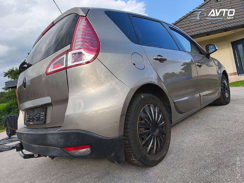 Renault&nbsp;Scenic&nbsp;<small><strong>2.0 16v</strong></small>