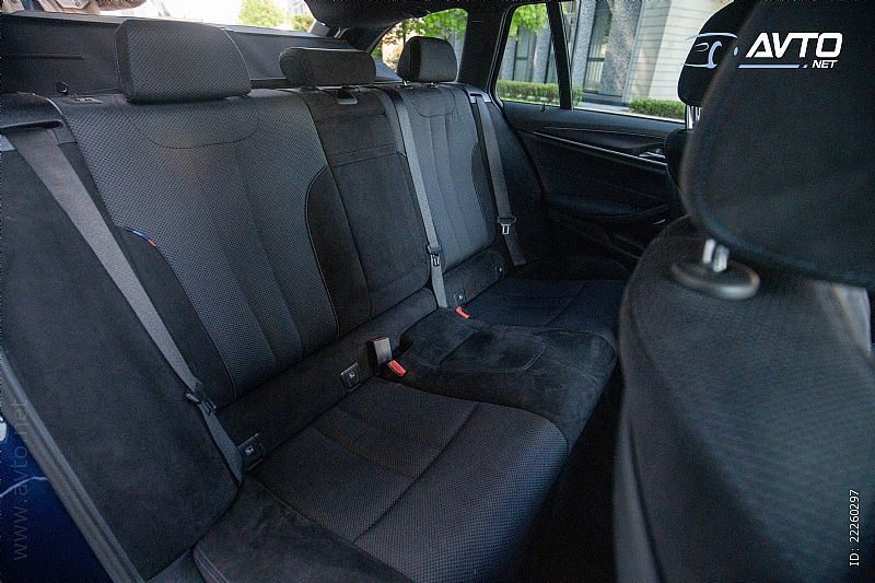 BMW serija 5 Touring: 520d xDrive M-SPORT - 1.LASTNIK - SLO - VL. KLJUKA,  letnik:2022,25900 EUR