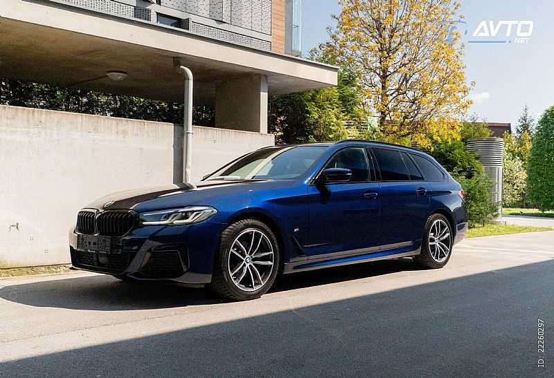 BMW serija 5 Touring: 520d xDrive M-SPORT - 1.LASTNIK - SLO - VL. KLJUKA,  letnik:2022,25900 EUR