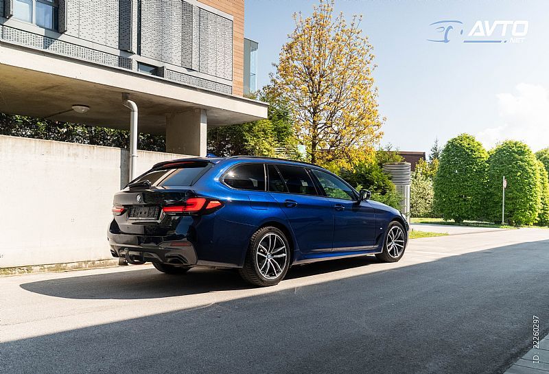 BMW serija 5 Touring: 520d xDrive M-SPORT - 1.LASTNIK - SLO - VL. KLJUKA,  letnik:2022,25900 EUR