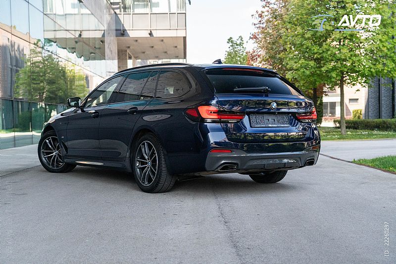BMW serija 5 Touring: 520d xDrive M-SPORT - 1.LASTNIK - SLO - VL. KLJUKA,  letnik:2022,25900 EUR