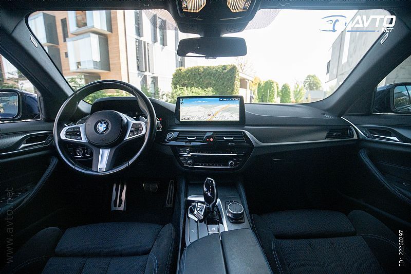 BMW serija 5 Touring: 520d xDrive M-SPORT - 1.LASTNIK - SLO - VL. KLJUKA,  letnik:2022,25900 EUR