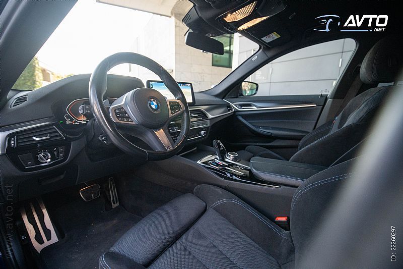 BMW serija 5 Touring: 520d xDrive M-SPORT - 1.LASTNIK - SLO - VL. KLJUKA,  letnik:2022,25900 EUR
