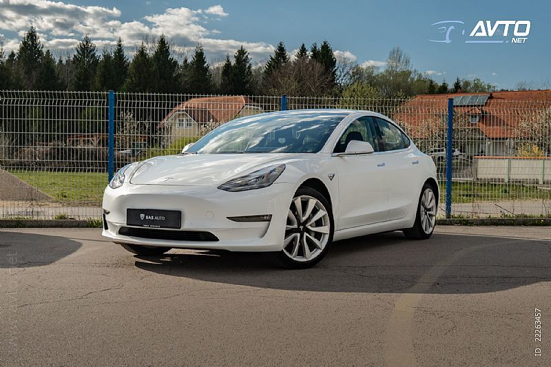 Tesla&nbsp;Model 3&nbsp;<small><strong>Standard Range Plus</strong></small>