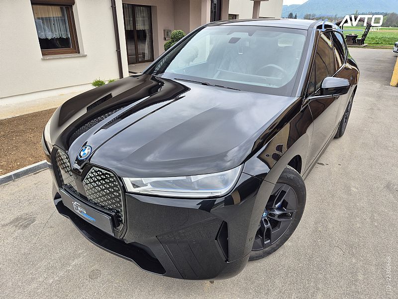 BMW&nbsp;iX&nbsp;<small><strong>xDrive40 Sport</strong></small>
