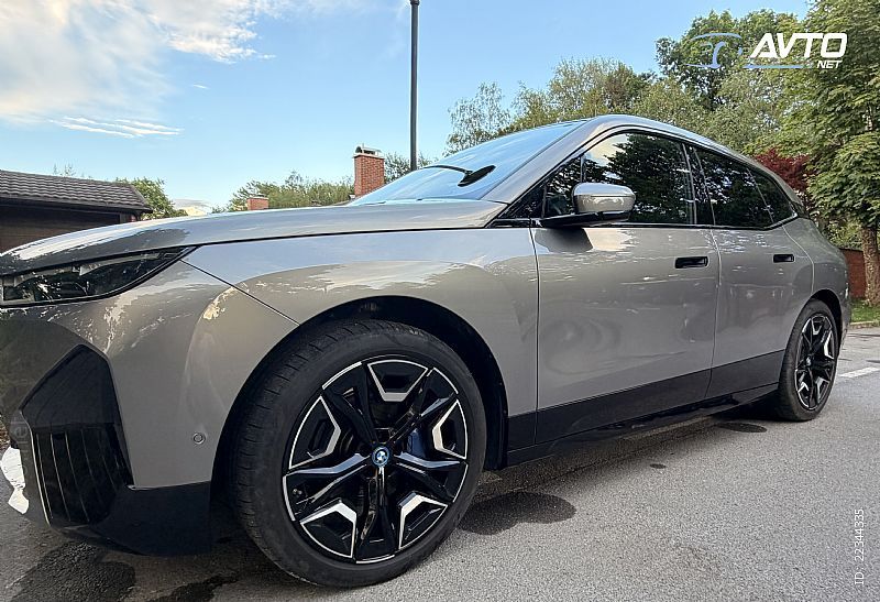 BMW&nbsp;iX&nbsp;<small><strong>xDrive 40 | KAMERA | ZRA�NO VZMET | GRETJE SEDE�EV</strong></small>