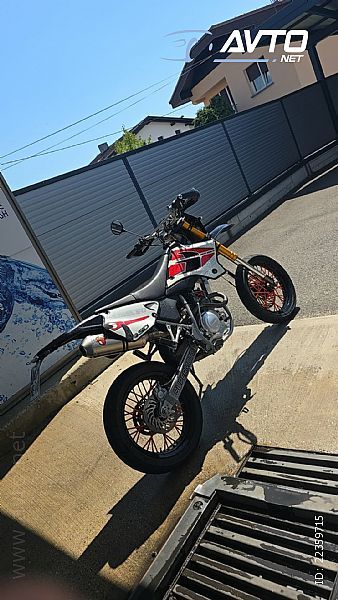 Tomos&nbsp;SM 125 F Akrapovi�
