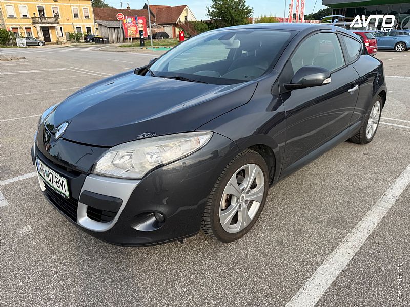 Renault&nbsp;Megane&nbsp;<small><strong>M�gane Coup� 1.6 16V Expression</strong></small>