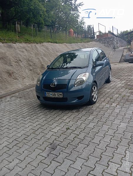 Toyota&nbsp;Yaris&nbsp;<small><strong>1.3 VVT-i Stella</strong></small>