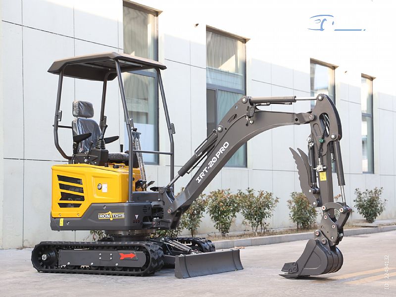 Iron Toys&nbsp;MINI BAGER IRT-20 PRO KUBOTA 2000 KG &nbsp;<small><strong></strong></small>
