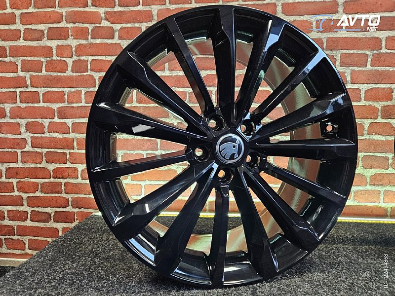 Radius&nbsp;19 COL 5�112.ET-44 NOVO-BLACK 8 x 19&nbsp;<small>8&nbsp;x&nbsp;19</small>