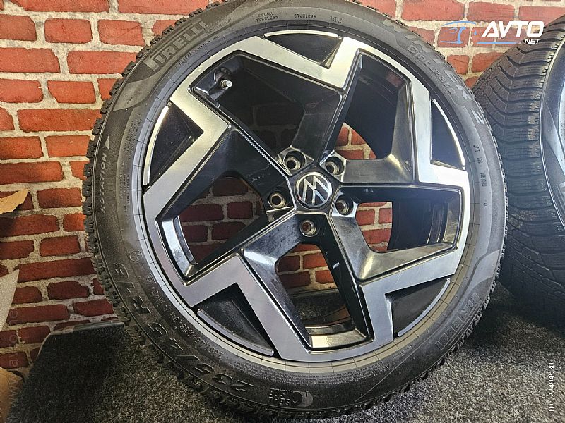 Original&nbsp;18 COL VW PASSAT+ZIMSKE PIRELLI+SENZORJI 8 x 18 8 &nbsp;<small>8&nbsp;x&nbsp;18</small>