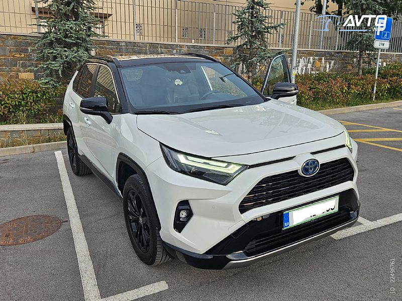 Toyota&nbsp;RAV4&nbsp;<small><strong>Hybrid style avtomatik</strong></small>