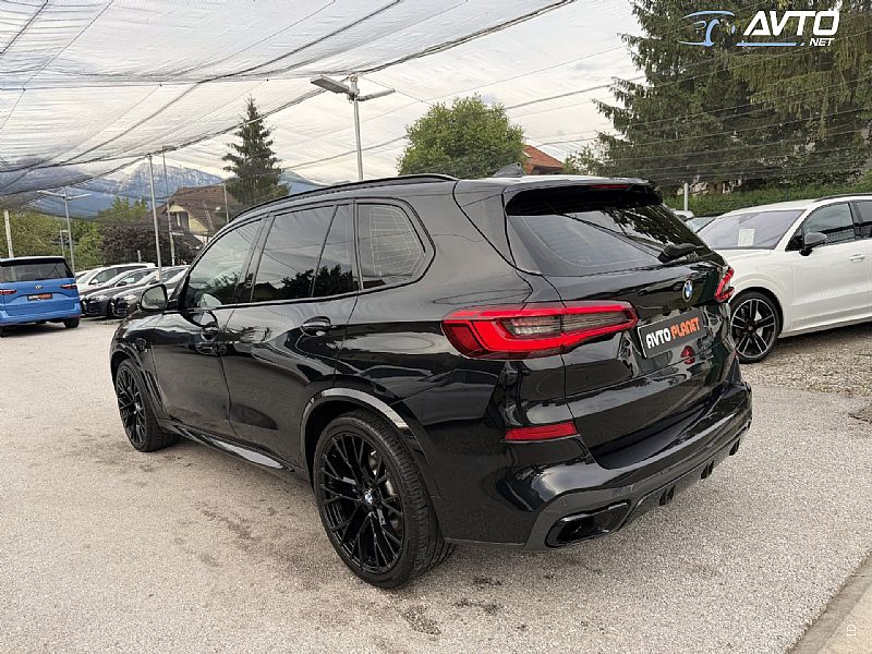 BMW&nbsp;serija X5:&nbsp;<small><strong>xDrive30d M SPORT ZRA�NO LED ACC PANO HEADuP ALU22</strong></small>