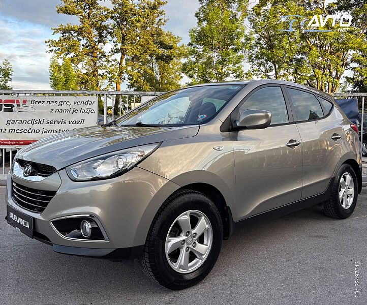 Hyundai&nbsp;ix35&nbsp;<small><strong>2.0i-SLOVENSKI-OHRANJEN-KAMERA-VLECNA NAPRAVA</strong></small>