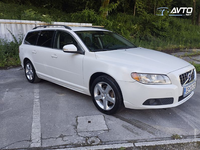 Volvo&nbsp;V70&nbsp;<small><strong>D5 Momentum</strong></small>