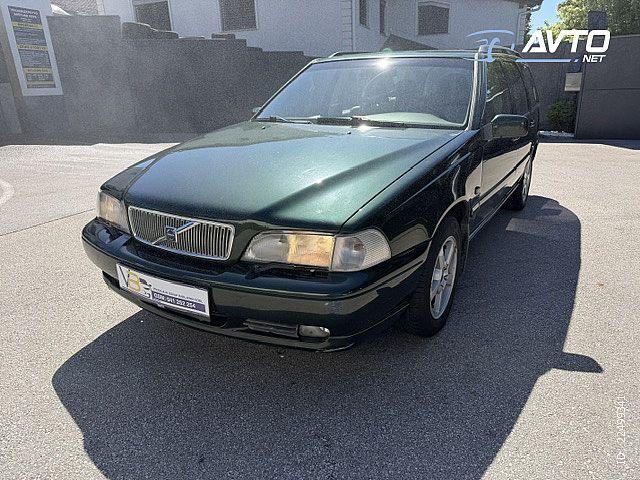 Volvo&nbsp;V70&nbsp;<small><strong></strong></small>