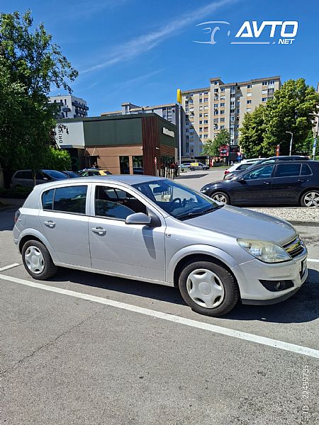 Opel&nbsp;Astra&nbsp;<small><strong>1.6 16V Cosmo</strong></small>