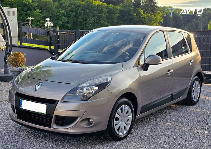 Renault&nbsp;Scenic&nbsp;<small><strong>Sc�nic 1.5 dCi Dynamique</strong></small>