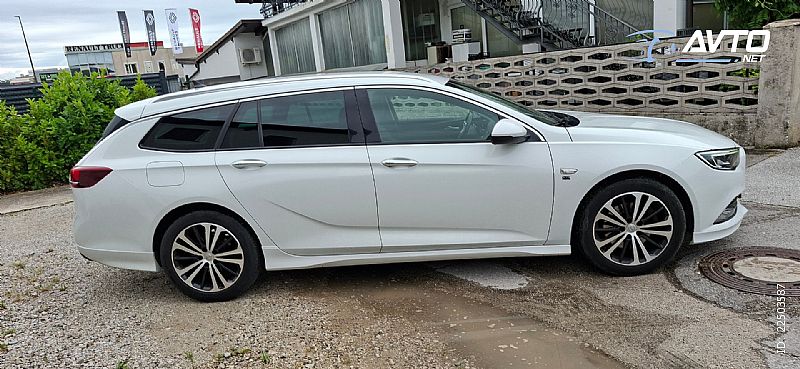 Opel&nbsp;Insignia&nbsp;<small><strong>SPORTS TOURER 2.0 CDTI OPC line</strong></small>