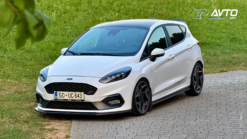 Ford&nbsp;Fiesta&nbsp;<small><strong>1.5 EcoBoost ST</strong></small>