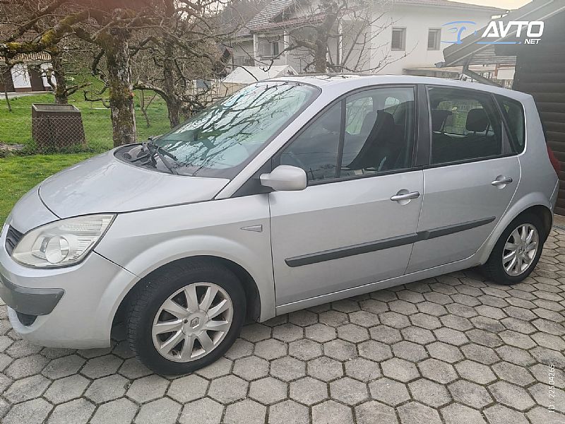 Renault&nbsp;Scenic&nbsp;<small><strong>Sc�nic 1.6 16V Sky</strong></small>