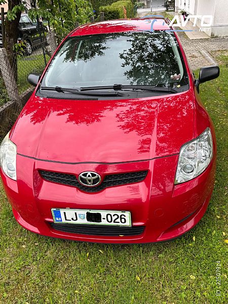 Toyota&nbsp;Auris&nbsp;<small><strong>1.33 Dual VVT-i Terra</strong></small>