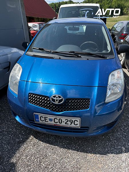 Toyota&nbsp;Yaris&nbsp;<small><strong>1.0 VVT-i Terra</strong></small>