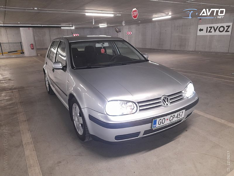 Volkswagen&nbsp;Golf&nbsp;<small><strong>Basis 1.4</strong></small>