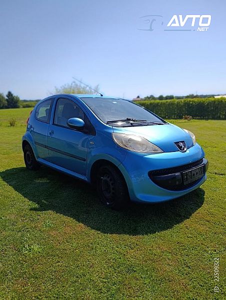 Peugeot&nbsp;107&nbsp;<small><strong>Style 1.0</strong></small>