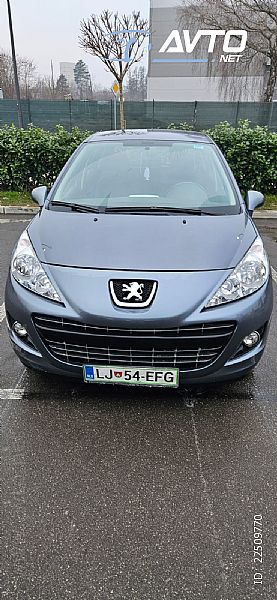 Peugeot&nbsp;207&nbsp;<small><strong>Premium 1.4 VTi</strong></small>