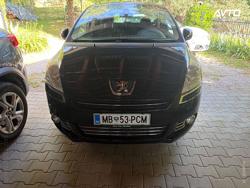 Peugeot&nbsp;5008&nbsp;<small><strong>Premium 1.6 VTi</strong></small>