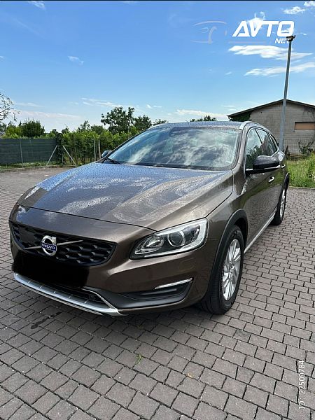 Volvo&nbsp;V60 Cross Country&nbsp;<small><strong>D4 AWD</strong></small>