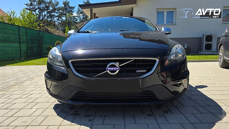 Volvo&nbsp;V40&nbsp;<small><strong>D3 R-Design </strong></small>