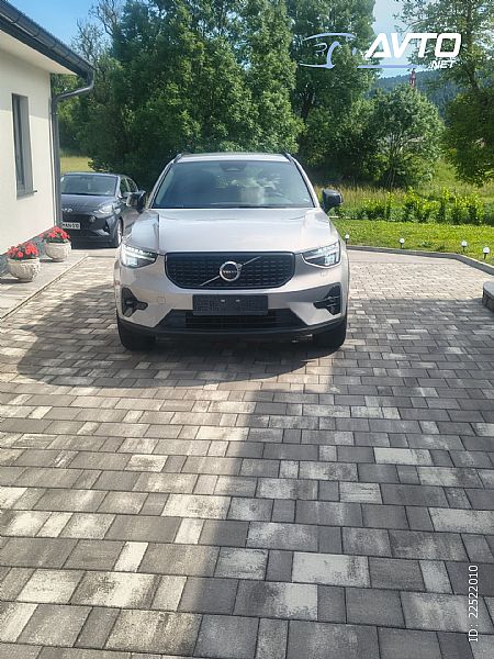 Volvo&nbsp;XC40&nbsp;<small><strong>B4P AWD  Plus Dark Avt.</strong></small>